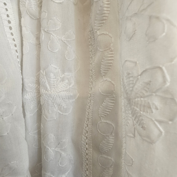 Chic White Wedding Dress for Women - Picture 4 of 5